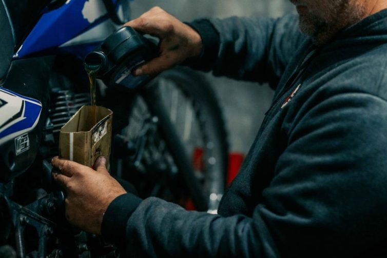 ¿Cada cuánto se cambia el aceite de la moto?