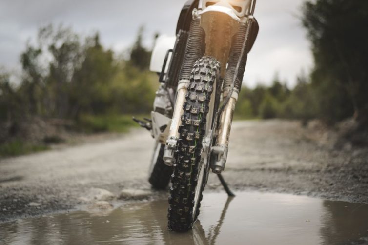 ¿Cuánto dura un neumático de moto?