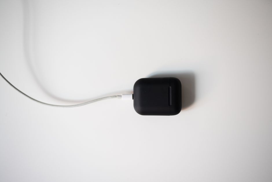 ¿Cuánto tarda en cargarse unos auriculares inalámbricos?
